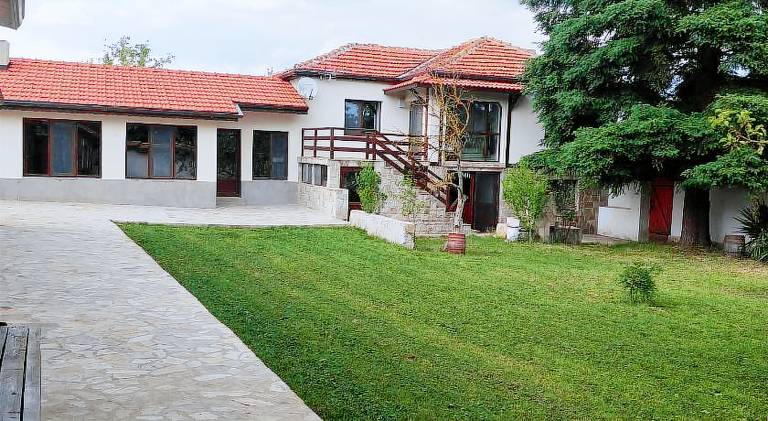 Villa with 5 rooms for 16 persons in Varna