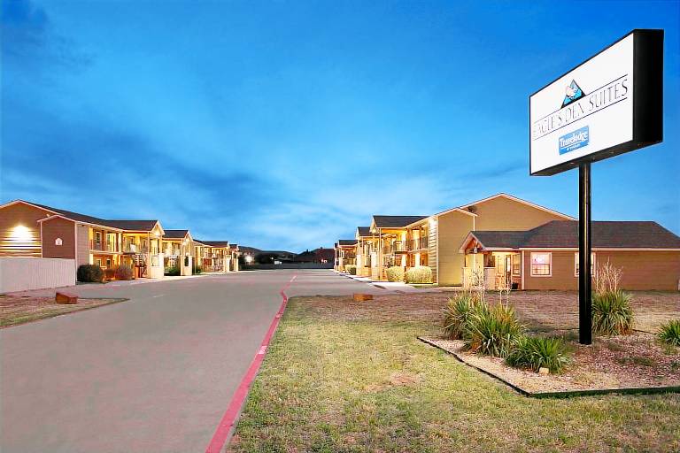 Eagle's Den Suites Andrews a Travelodge by Wyndham — photo 2