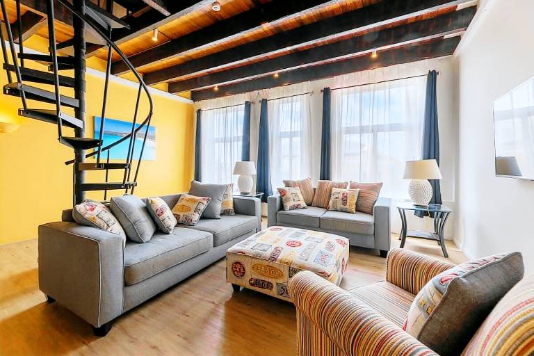 Characterful Contemporary 2BR Historic Townhouse