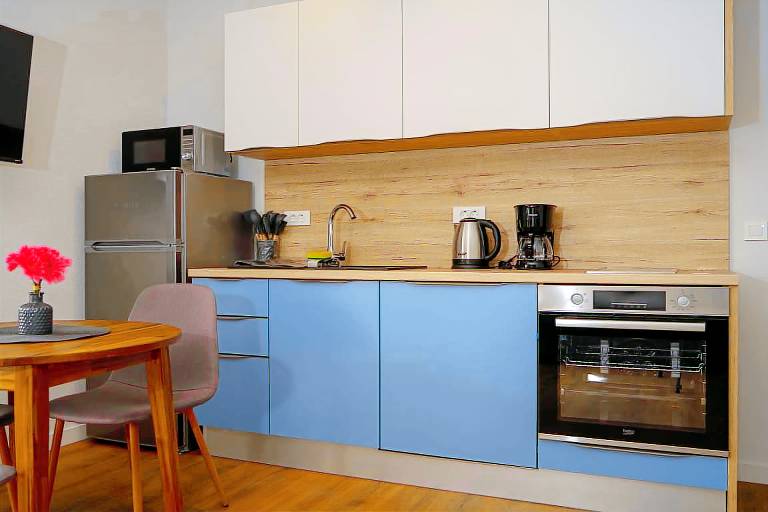 Fully equipped rental apartment with BBQ & pool | Sea view | Beach nearby | Dogs allowed — photo 4