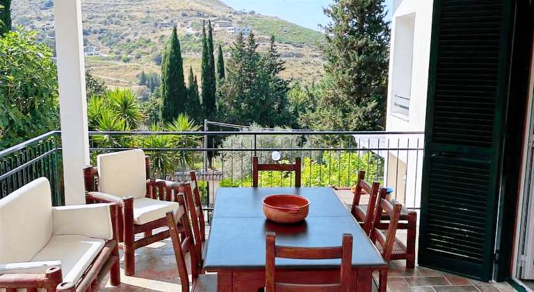 Rental apartment with patio & garden in Perdifumo