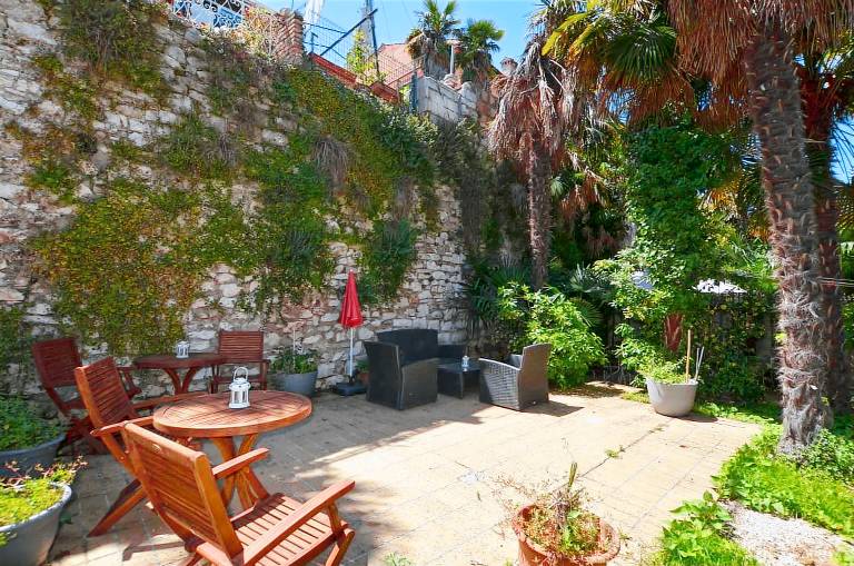 Studio with terrace & garden — photo 3