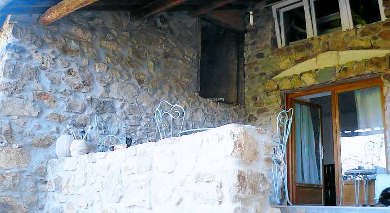 Vacation home with 3 rooms for 6 persons in Aubenas