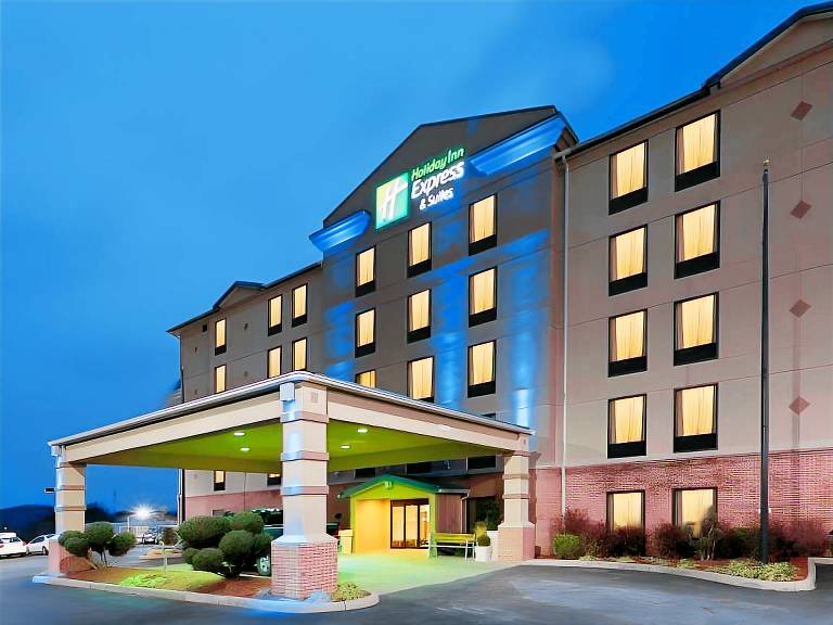 Holiday Inn Express Hotel & Suites Charleston-Southridge By IHG in Charleston, WV