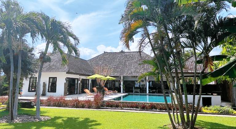 400 m&sup2; Villa