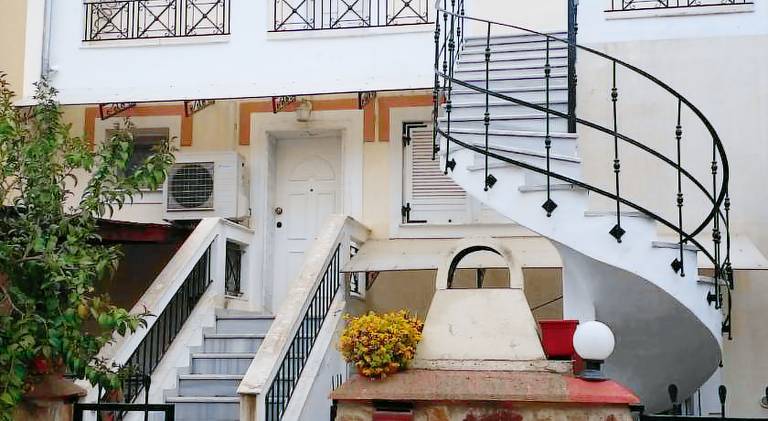 Holiday apartment with BBQ, patio & yard | Perfect for remote work in Kavala
