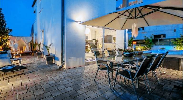 Vacation home with hot tub & pool | Dogs allowed — photo 4