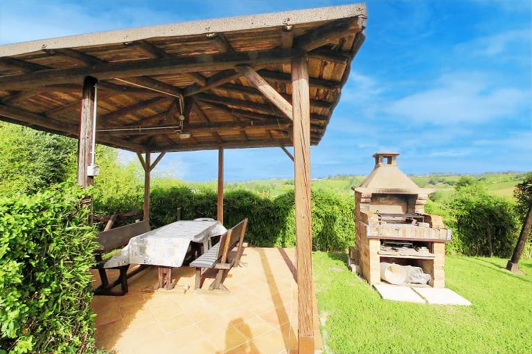 Villa with barbecue, private pool & garden — photo 3