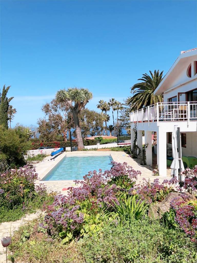 Meerblick Villa mit großem Garten und Pool