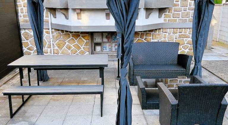 La maison des Ducs, terrasse, BBQ, Proche centre — photo 4