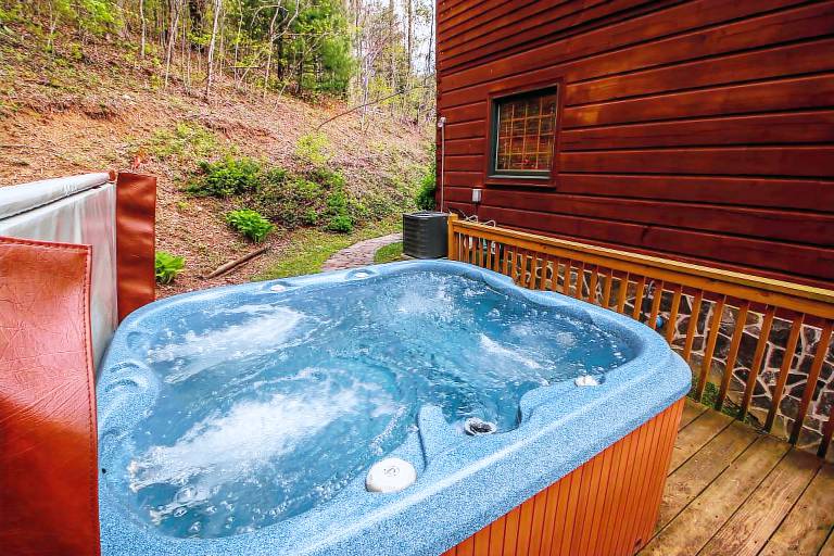 Family-friendly cabin with BBQ & hot tub | Mountain view | Pets are welcome — photo 5