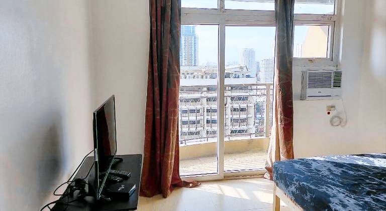 Serviced apartment with terrace, garden & pool — photo 2