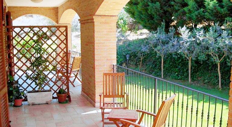 Vacation home with garden, terrace & BBQ — photo 3