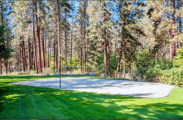Vacation home with private pool, yard & terrace — photo 3