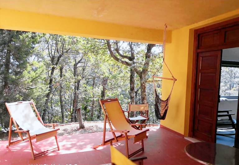 Family-friendly beautiful rental apartment with patio, yard & barbeque | Mountain view | Pets are welcome — photo 2