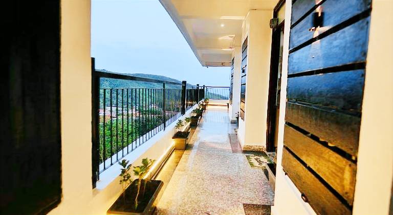 Serviced apartment with terrace & yard — photo 5