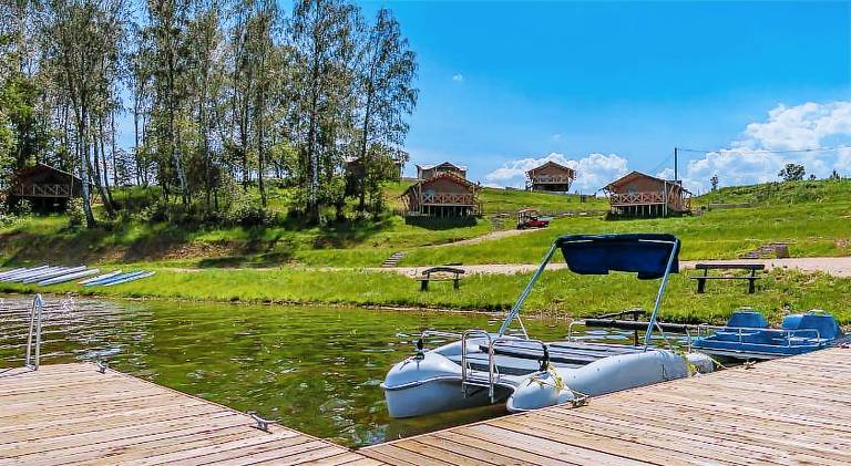 Lodge with pool, patio & yard in Gizycko