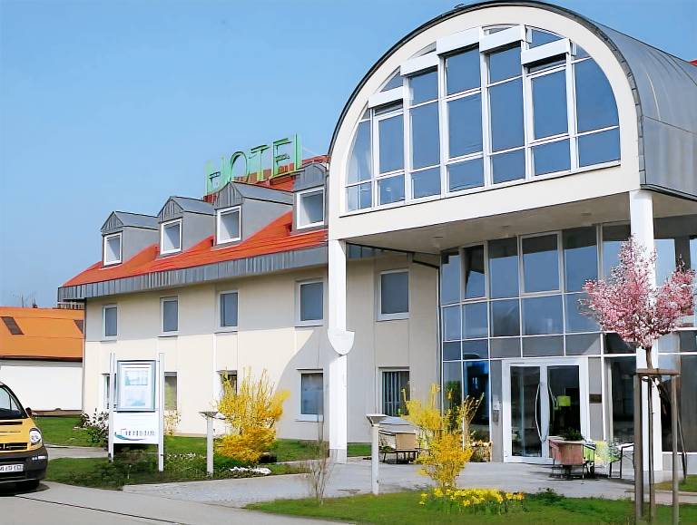 Hotel SunParc - SHUTTLE zum Europa-Park Rust 4km & Rulantica 2km in Ringsheim