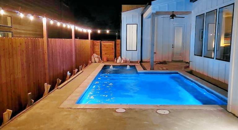 Vacation home with pool — photo 5