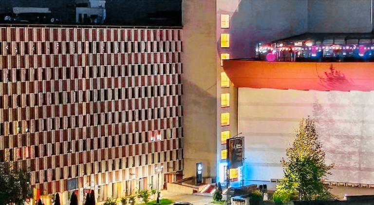 Downtown condo National Theatre, University square — photo 5