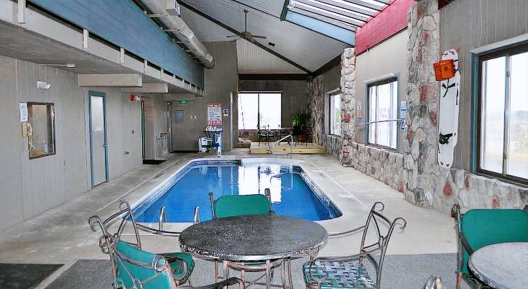 Super 8 by Wyndham Petoskey — photo 4