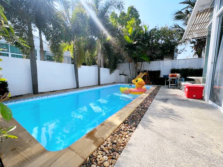 Villa with pool & barbeque — photo 4