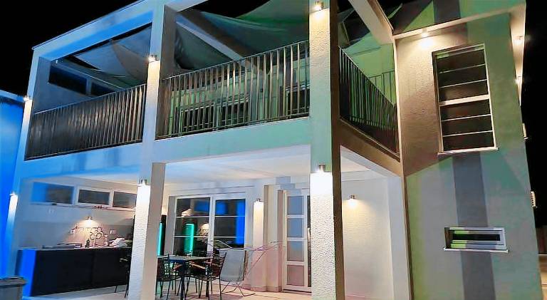 Villa with pool — photo 2