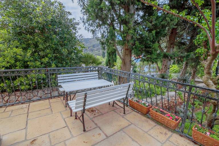 Rental apartment with patio in Mali Losinj