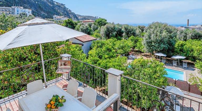 Rental apartment with pool in Sorrento
