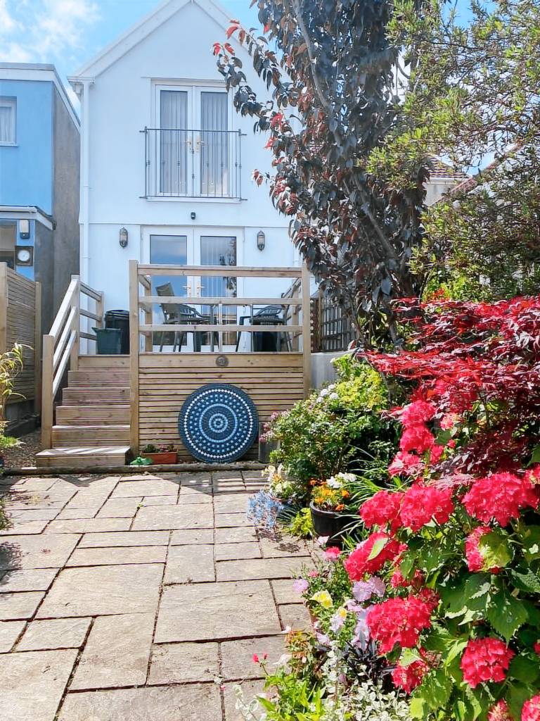 Cottage with garden in Swansea