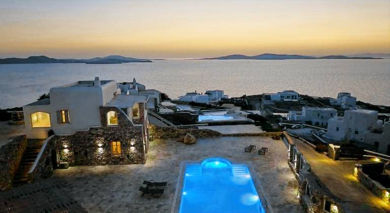 Villa with hot tub, grill & private pool — photo 2
