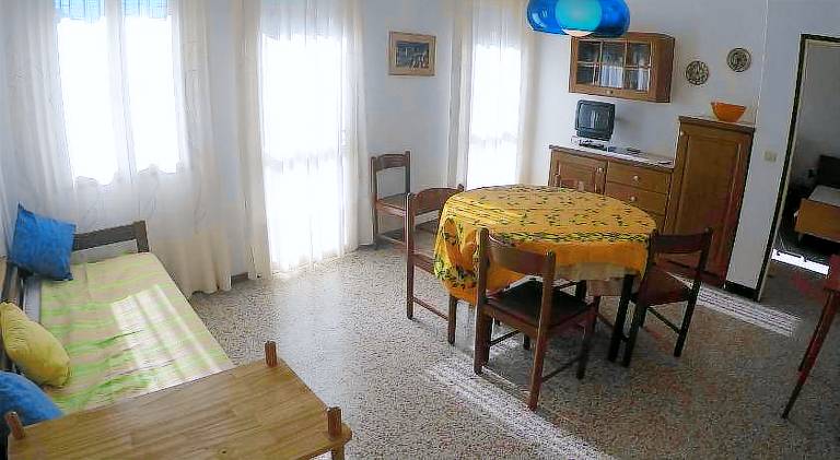 Holiday apartment with 2 rooms for 6 persons — photo 2