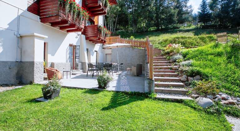 Beautiful apartment with yard & terrace | Pet-friendly — photo 3