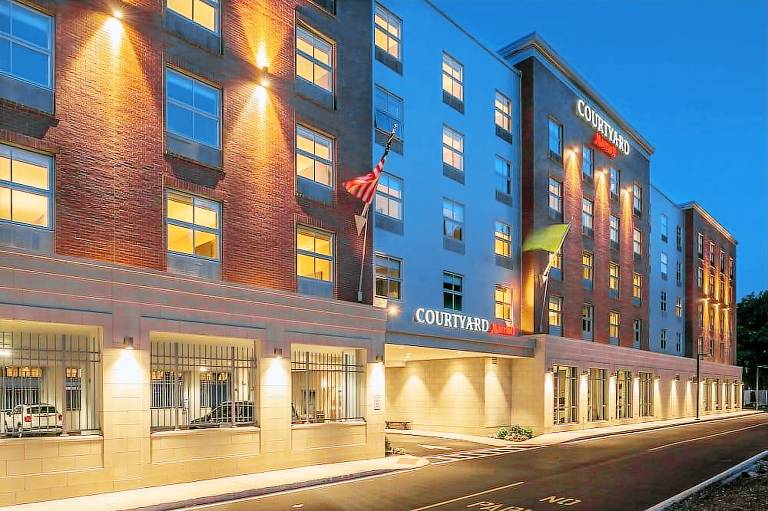 Courtyard by Marriott Edgewater NYC Area