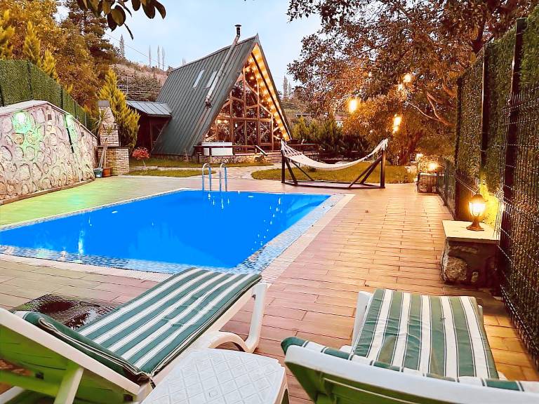 Villa with garden, jacuzzi & pool in Mersin