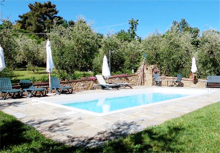Family-oriented wonderful farm with patio, pool & garden | Panoramic view | Pets are welcome — photo 4