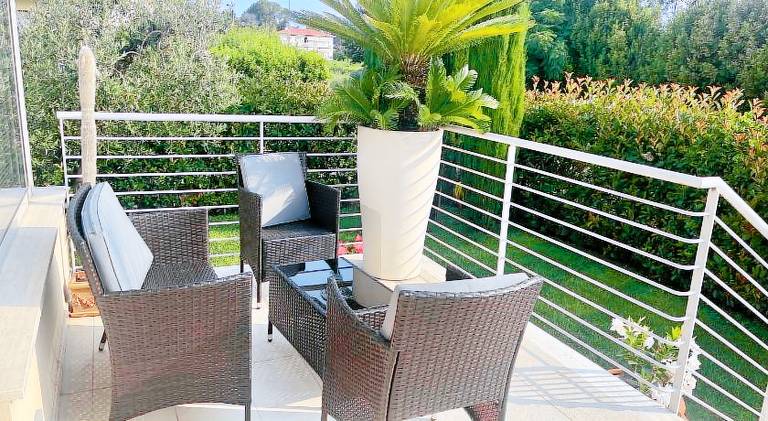 Villa with terrace & garden | Pet-friendly — photo 3