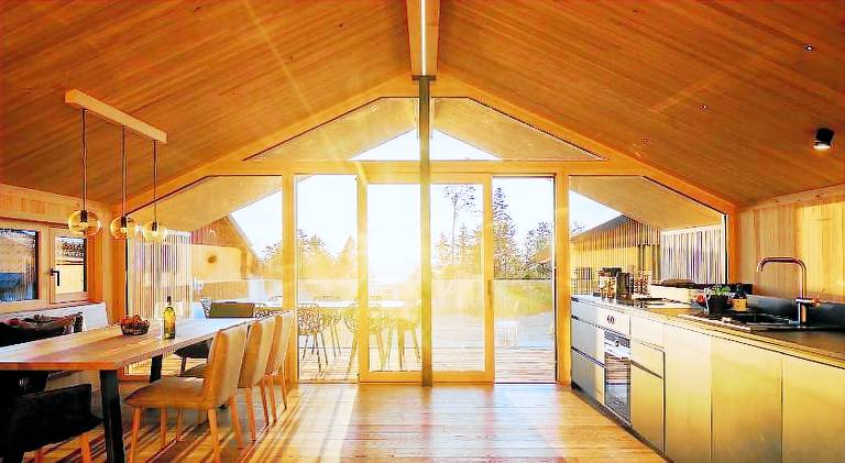 House with hot tub, garden & sauna — photo 3