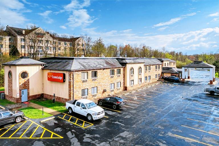 Econo Lodge Cleveland Southeast - Kent in Streetsboro, OH