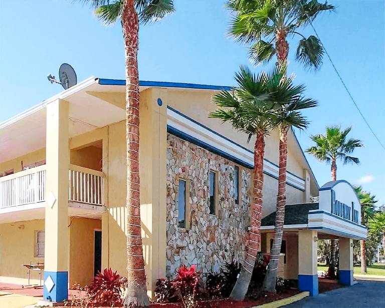 Rodeway Inn Leesburg Chain of Lakes in Lee, FL