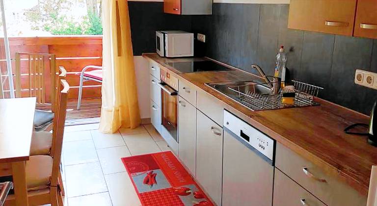 Holiday apartment with barbeque, patio & garden — photo 3