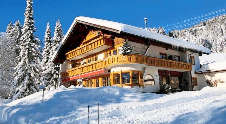 Holiday apartment with grill & yard in Bad Hindelang