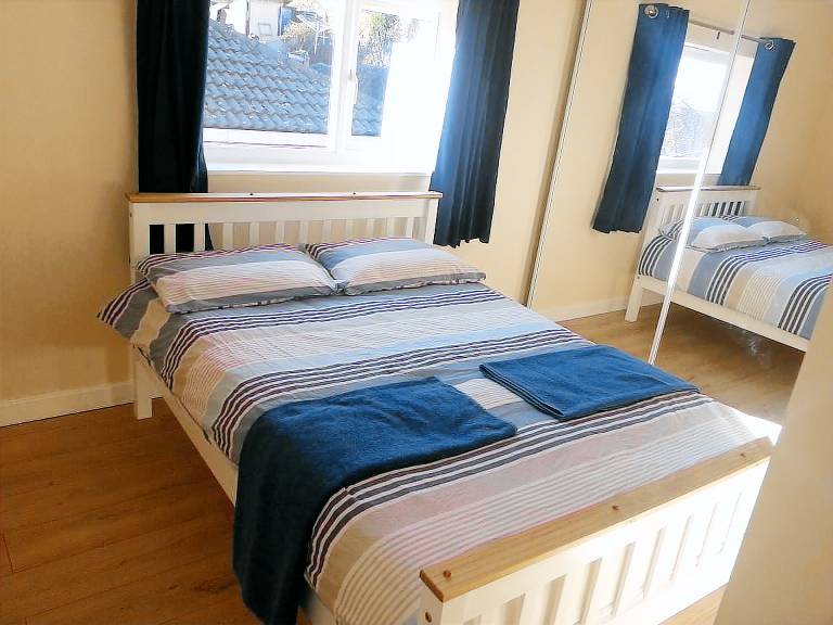 House Sleeps 5 Pets Ok Parking Garden