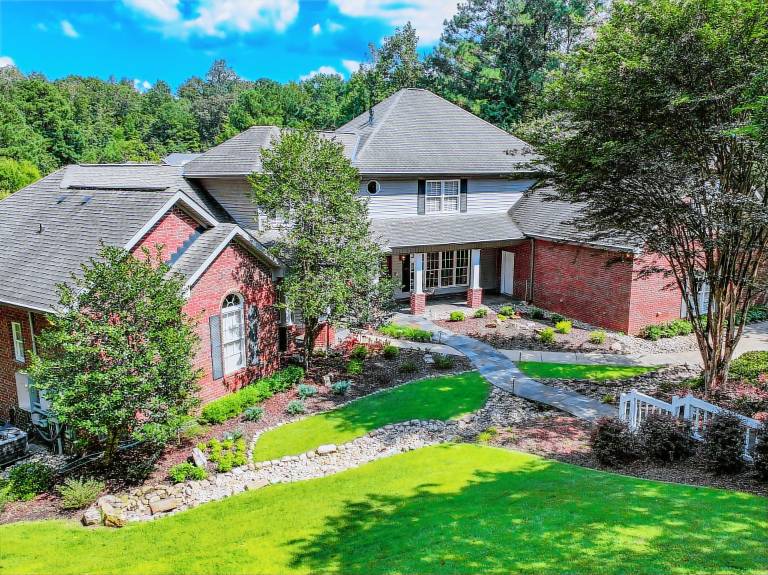 Vacation home with private pool, garden & grill | Water view | Good for workation — photo 4