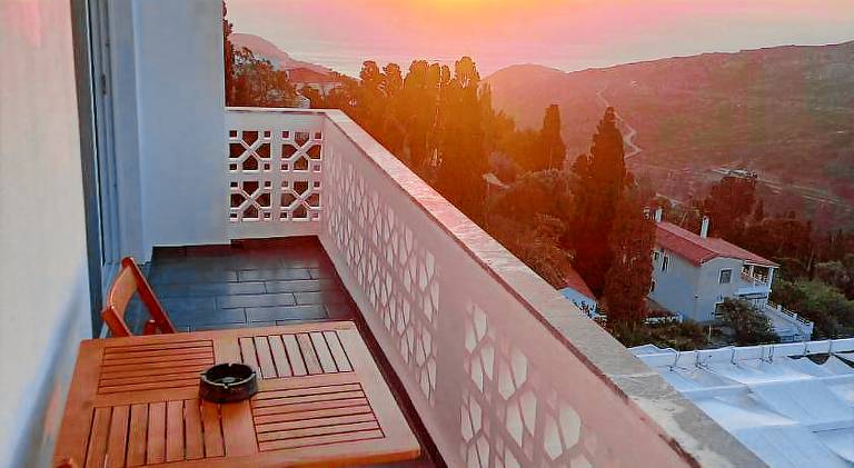 Art & Motion Union - Sunrise Room in Andros