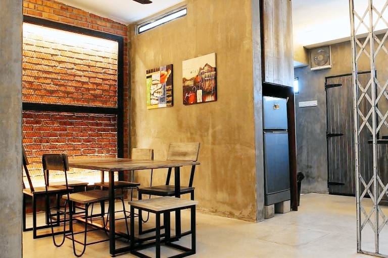 House with grill — photo 4