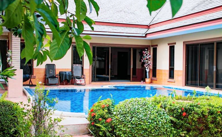 Nice villa with pool | Suitable for remote work | Pet-friendly in Chonburi