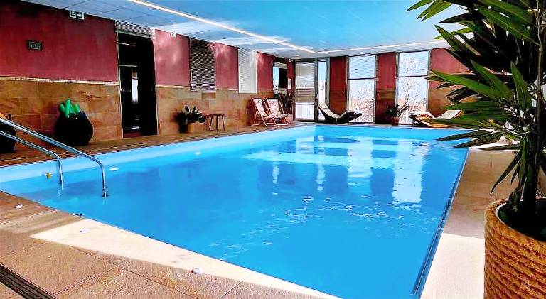 Serviced apartment with sauna & private pool — photo 2