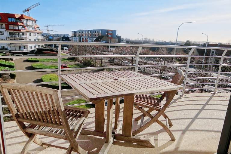 Rental apartment with terrace & pool — photo 3