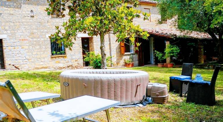 Pleasant vacation home with jacuzzi & pool | Pets are welcome in Fano